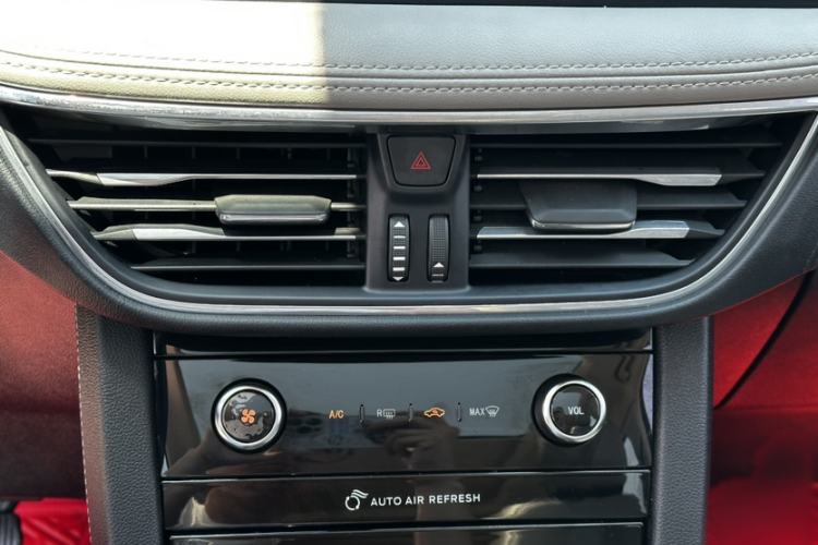 Used Ford Escape 2020 EcoBoost 245 Four-Wheel Drive Luxury Edition Interior 3