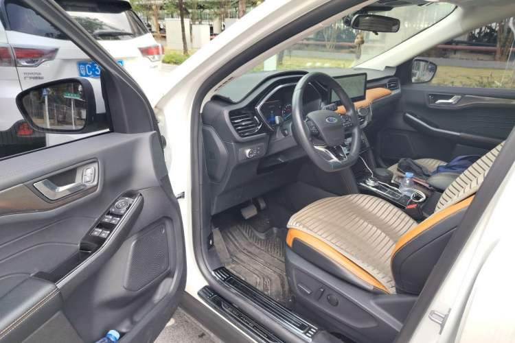 Used Ford Escape 2020 EcoBoost 245 Two-Wheel-Drive Titanium Edition Interior 3