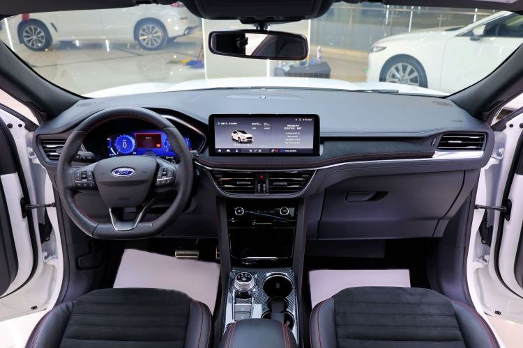 Used Ford Escape 2020 EcoBoost 245 Four-Wheel Drive ST-LINE Deluxe Edition Interior 3