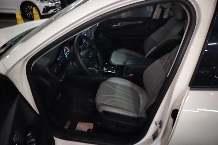 Used Ford Escape 2020 EcoBoost 245 Two-Wheel-Drive Comfort Edition Interior 3