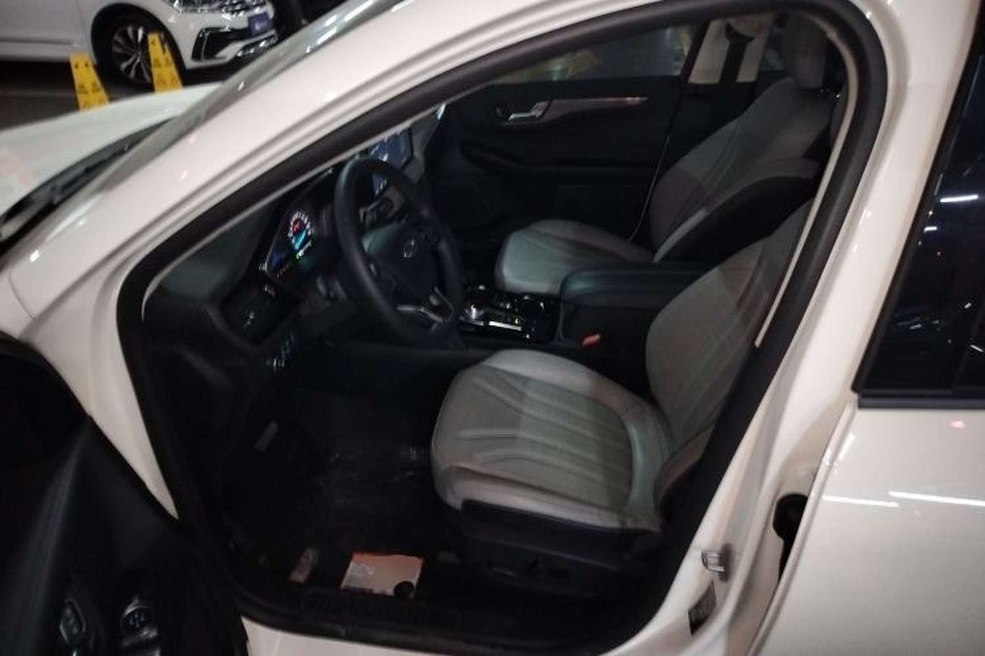 Used Ford Escape 2020 EcoBoost 245 Two-Wheel-Drive Comfort Edition Interior 3