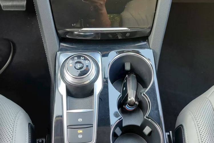 Used Ford Escape 2020 EcoBoost 245 Four-Wheel Drive Titanium Edition Interior 4