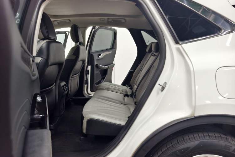 Used Ford Escape 2020 EcoBoost 245 4x4 Enjoyment Model Interior 4