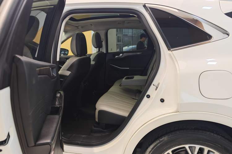 Used Ford Escape 2020 EcoBoost 245 Four-Wheel Drive Luxury Edition Interior 4
