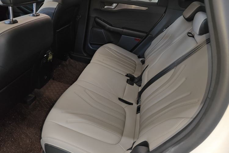 Used Ford Escape 2020 EcoBoost 245 Two-Wheel-Drive Comfort Edition Interior 4