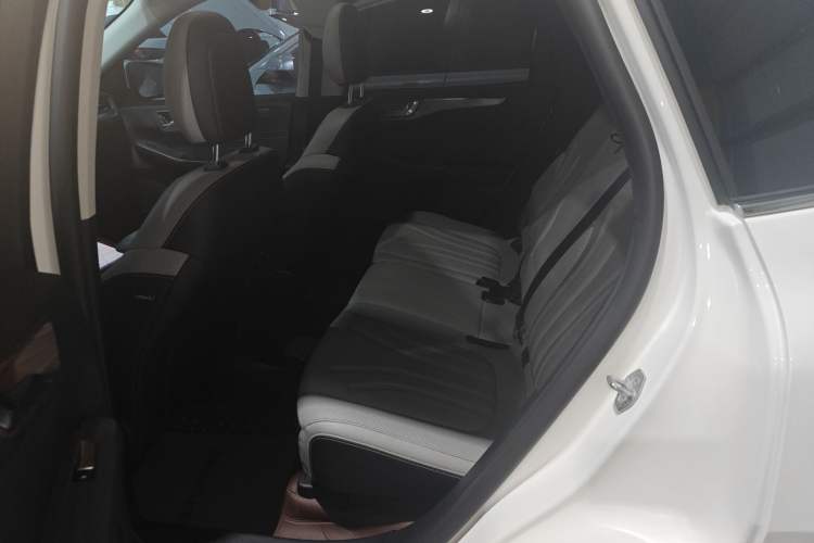 Used Ford Escape 2020 EcoBoost 245 Four-Wheel Drive Titanium Edition Interior 4