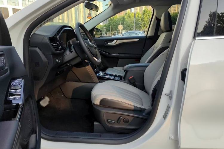Used Ford Escape 2020 EcoBoost 245 Four-Wheel Drive Titanium Edition Interior 5