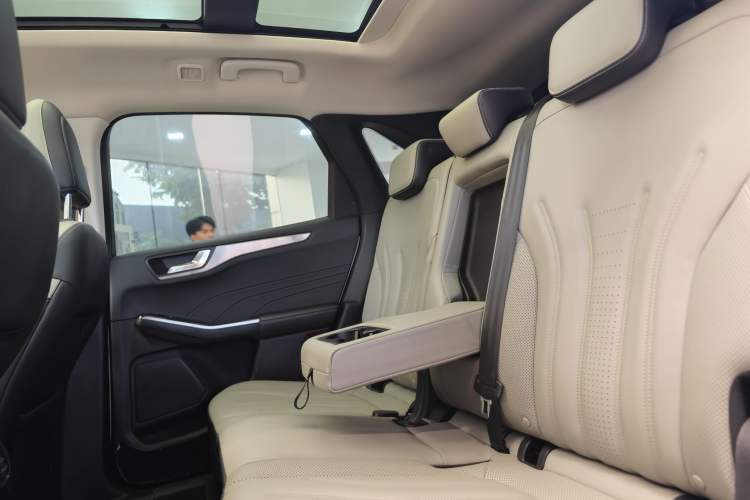 Used Ford Escape 2020 EcoBoost 245 Four-Wheel Drive Luxury Edition Interior 5