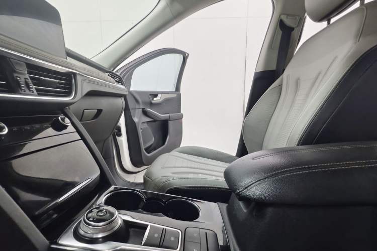 Used Ford Escape 2020 EcoBoost 245 4x4 Enjoyment Model Interior 6