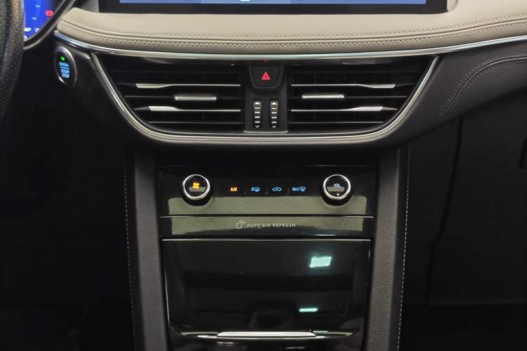 Used Ford Escape 2020 EcoBoost 245 Four-Wheel Drive Luxury Edition Interior 6