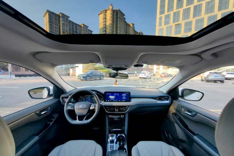 Used Ford Escape 2020 EcoBoost 245 Four-Wheel Drive Titanium Edition Interior 7