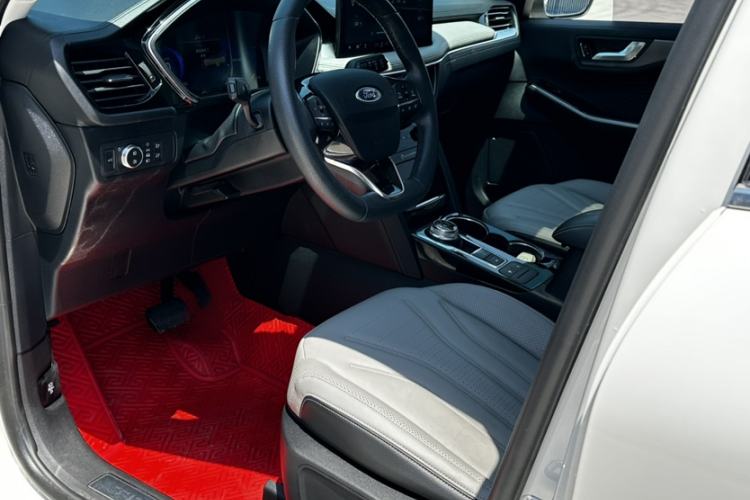 Used Ford Escape 2020 EcoBoost 245 Four-Wheel Drive Luxury Edition Interior 7
