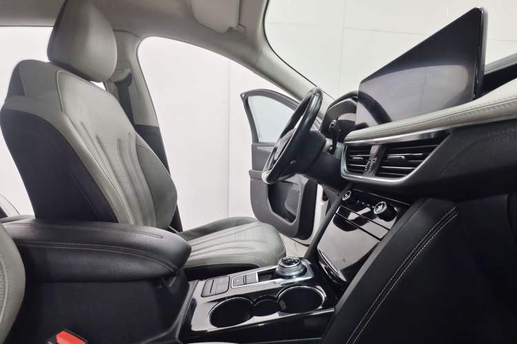 Used Ford Escape 2020 EcoBoost 245 4x4 Enjoyment Model Interior 7