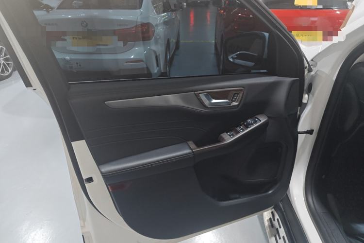 Used Ford Escape 2020 EcoBoost 245 Four-Wheel Drive Titanium Edition Interior 7