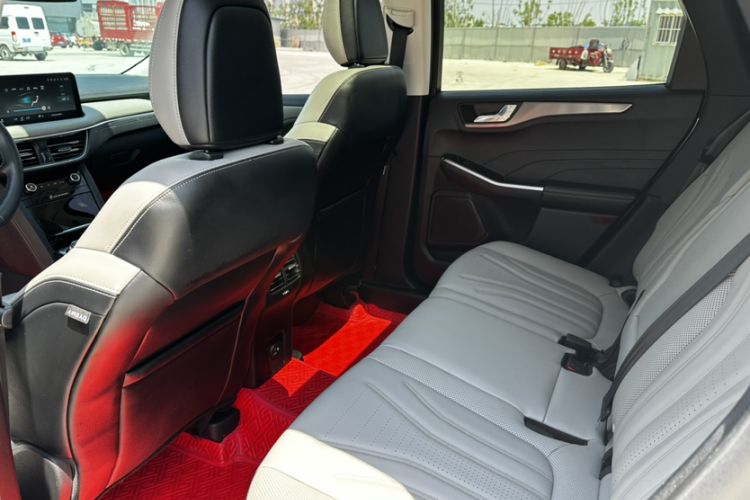 Used Ford Escape 2020 EcoBoost 245 Four-Wheel Drive Luxury Edition Interior 8