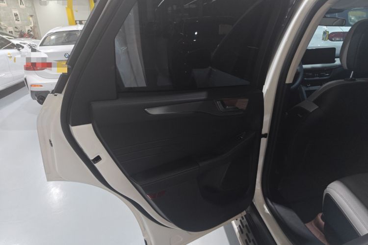 Used Ford Escape 2020 EcoBoost 245 Four-Wheel Drive Titanium Edition Interior 8