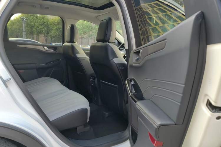 Used Ford Escape 2020 EcoBoost 245 Four-Wheel Drive Titanium Edition Interior 9