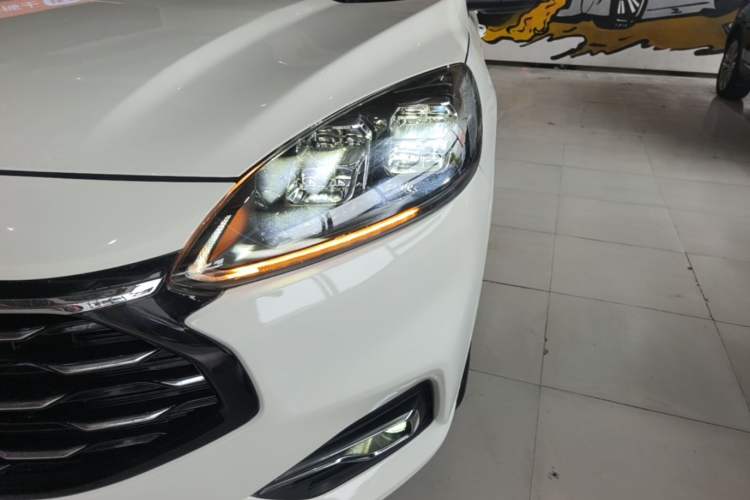 Used Ford Escape 2020 EcoBoost 245 Four-Wheel Drive Luxury Edition Left Front Headlight
