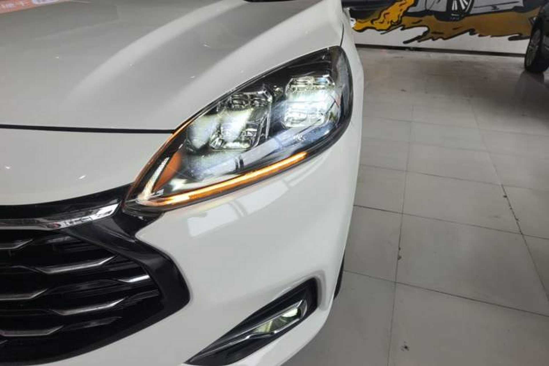 Used Ford Escape 2020 EcoBoost 245 Four-Wheel Drive Luxury Edition Left Front Headlight