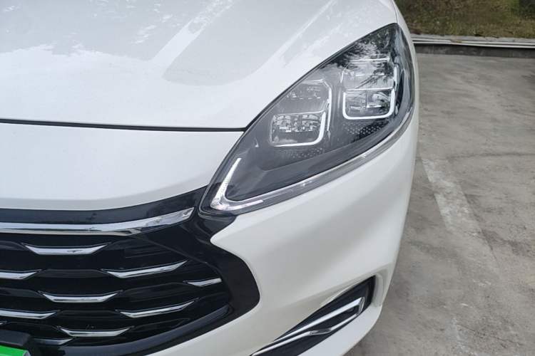 Used Ford Escape 2020 EcoBoost 245 Two-Wheel Drive Smart & Enjoyment Model Left Front Headlight