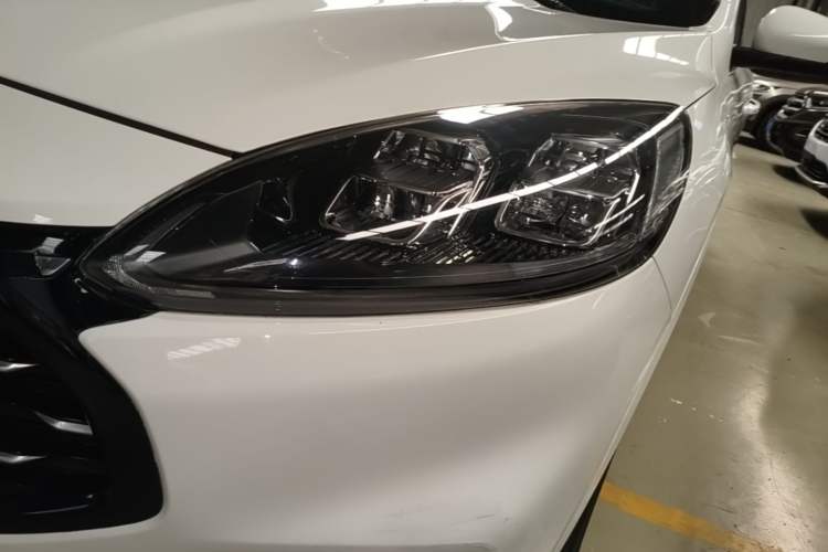 Used Ford Escape 2020 EcoBoost 245 Four-Wheel Drive Luxury Edition Left Front Headlight