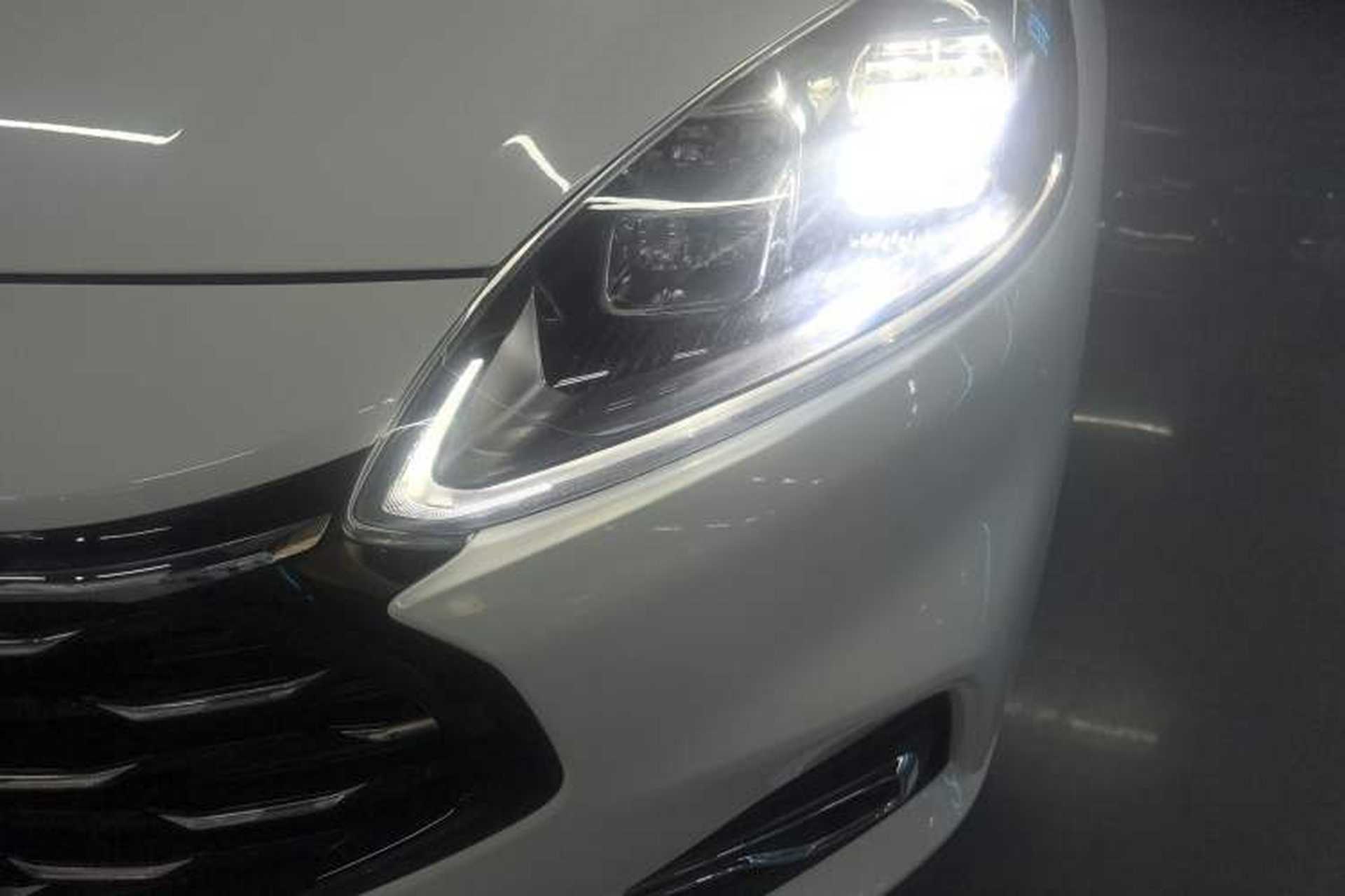 Used Ford Escape 2020 EcoBoost 245 Four-Wheel Drive Titanium Edition Left Front Headlight