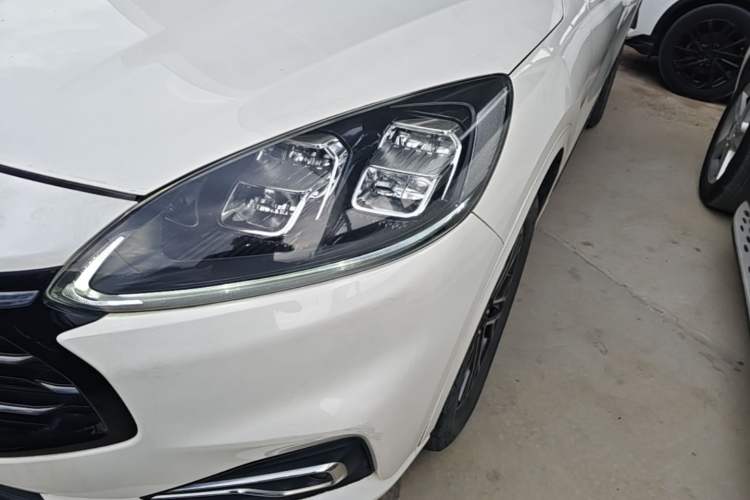 Used Ford Escape 2020 EcoBoost 245 Four-Wheel Drive Luxury Edition Left Front Headlight
