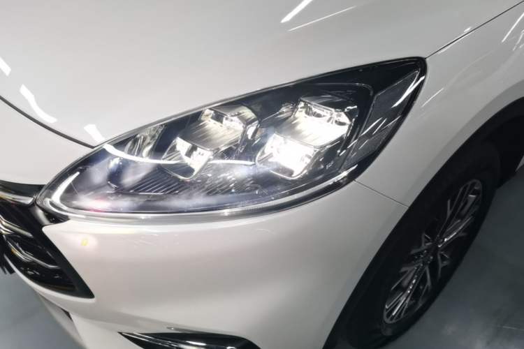 Used Ford Escape 2020 EcoBoost 245 Two-Wheel-Drive Titanium Edition Left Front Headlight