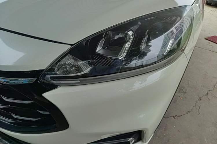 Used Ford Escape 2020 EcoBoost 245 4x4 Enjoyment Model Left Front Headlight