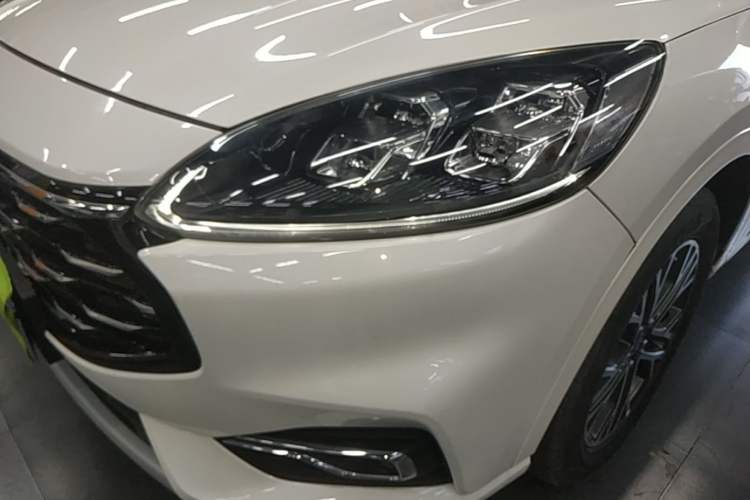 Used Ford Escape 2020 EcoBoost 245 Four-Wheel Drive Luxury Edition Left Front Headlight