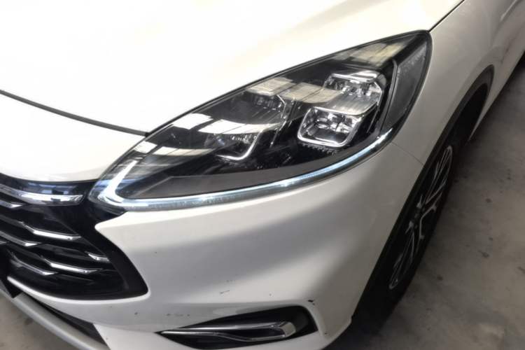 Used Ford Escape 2020 EcoBoost 245 Two-Wheel-Drive Titanium Edition Left Front Headlight