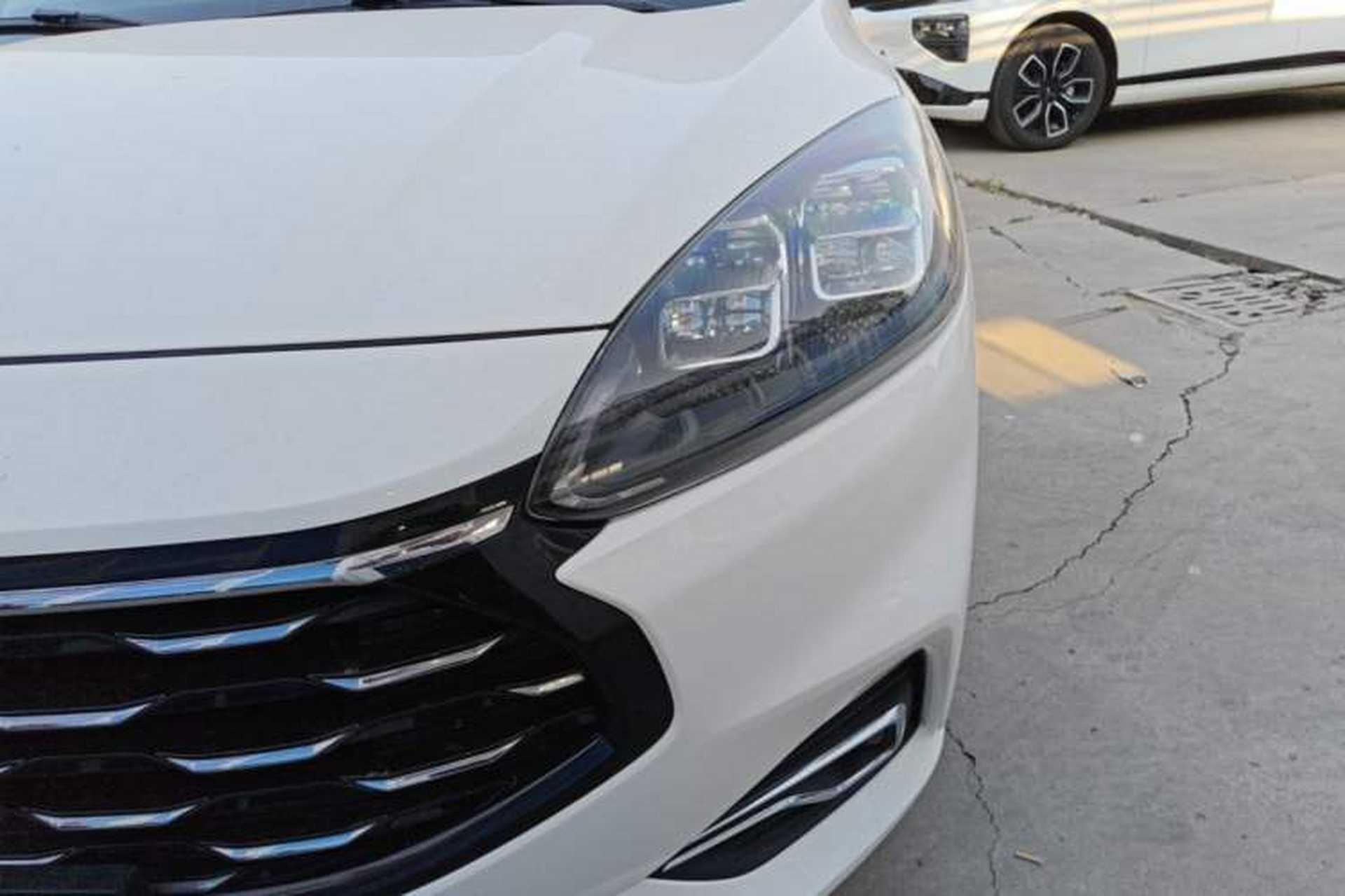 Used Ford Escape 2020 EcoBoost 245 Four-Wheel Drive Luxury Edition Left Front Headlight