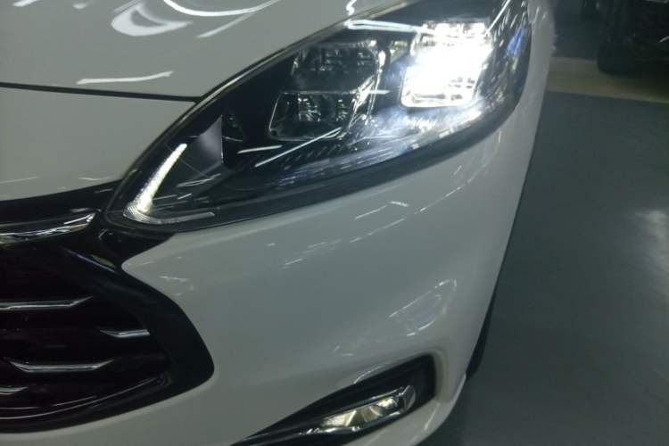 Used Ford Escape 2020 EcoBoost 245 Two-Wheel-Drive Titanium Edition Left Front Headlight