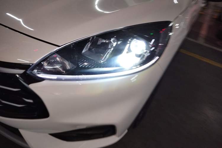 Used Ford Escape 2020 EcoBoost 245 Two-Wheel-Drive Comfort Edition Left Front Headlight