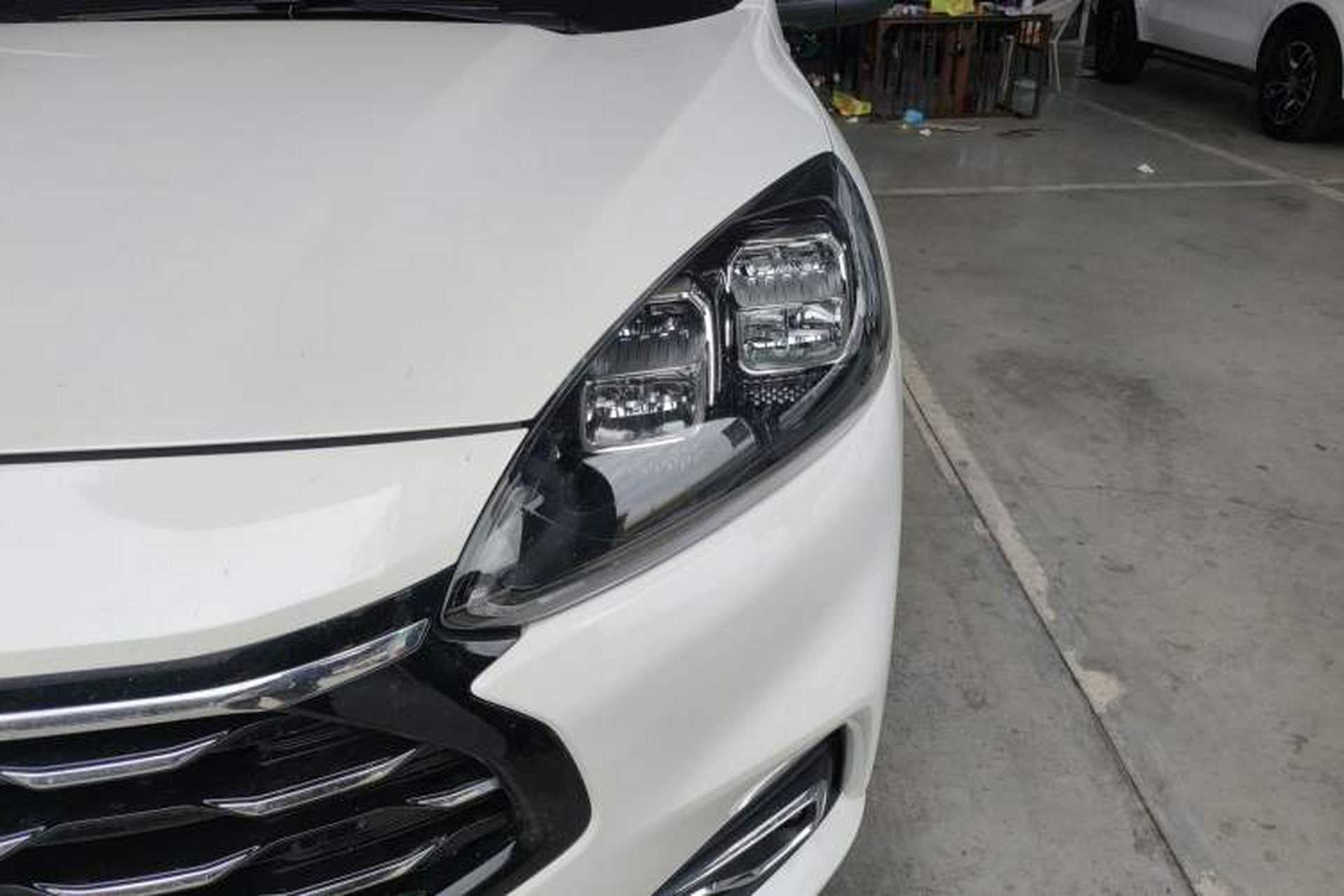 Used Ford Escape 2020 EcoBoost 245 Two-Wheel Drive Smart & Enjoyment Model Left Front Headlight