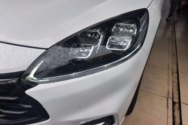 Used Ford Escape 2020 EcoBoost 245 Two-Wheel-Drive Titanium Edition Left Front Headlight
