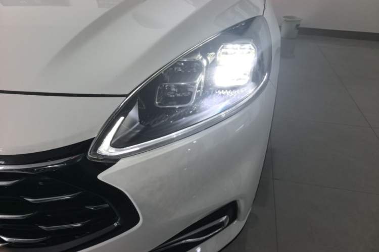 Used Ford Escape 2020 EcoBoost 245 Two-Wheel-Drive Titanium Edition Left Front Headlight