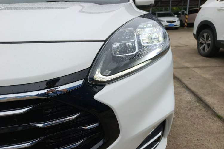 Used Ford Escape 2020 EcoBoost 245 Two-Wheel-Drive Titanium Edition Left Front Headlight