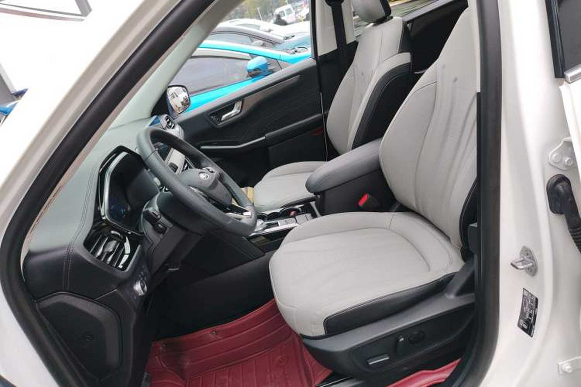 Used Ford Escape 2020 EcoBoost 245 Four-Wheel Drive Luxury Edition Left Front Seat