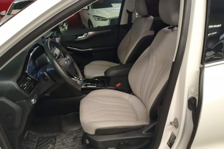Used Ford Escape 2020 EcoBoost 245 Four-Wheel Drive Luxury Edition Left Front Seat