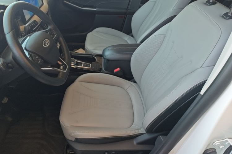 Used Ford Escape 2020 EcoBoost 245 Four-Wheel Drive Luxury Edition Left Front Seat