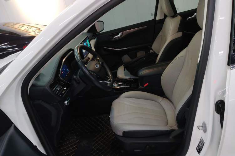 Used Ford Escape 2020 EcoBoost 245 Four-Wheel Drive Luxury Edition Left Front Seat