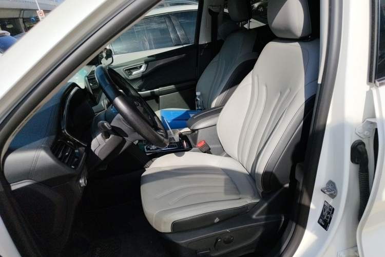 Used Ford Escape 2020 EcoBoost 245 Four-Wheel Drive Luxury Edition Left Front Seat