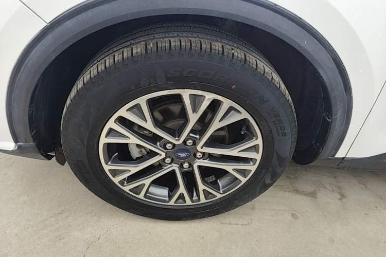 Used Ford Escape 2020 EcoBoost 245 Two-Wheel-Drive Titanium Edition Left Front Wheel Hub