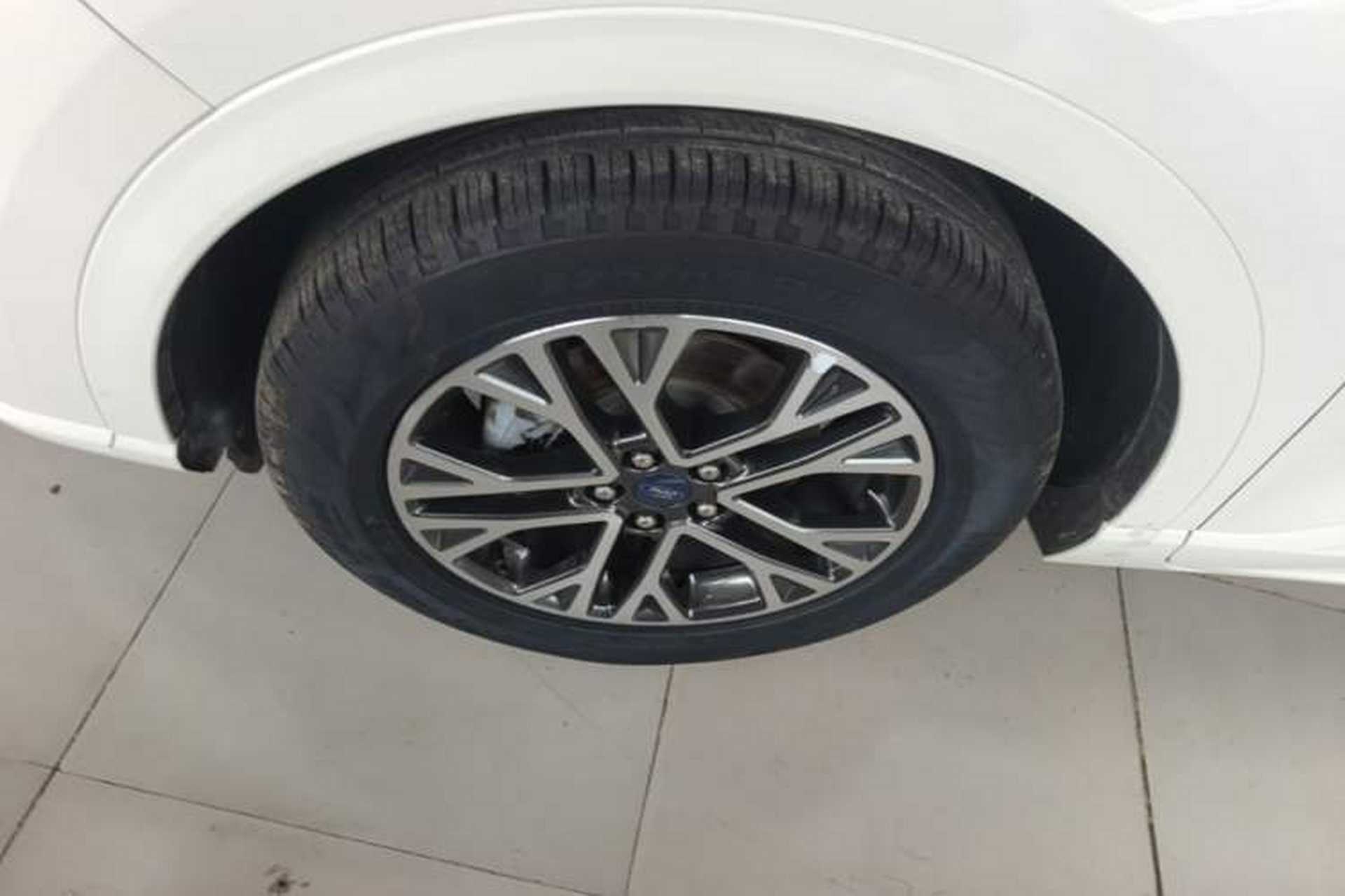 Used Ford Escape 2020 EcoBoost 245 Four-Wheel Drive Luxury Edition Left Front Wheel Hub