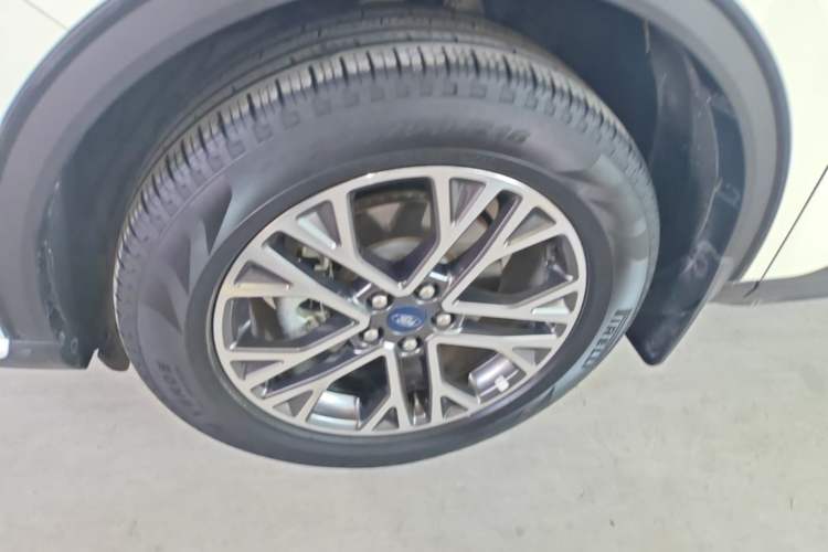 Used Ford Escape 2020 EcoBoost 245 Two-Wheel-Drive Titanium Edition Left Front Wheel Hub