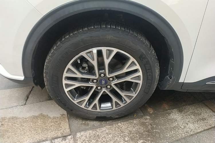 Used Ford Escape 2020 EcoBoost 245 4x4 Enjoyment Model Left Front Wheel Hub