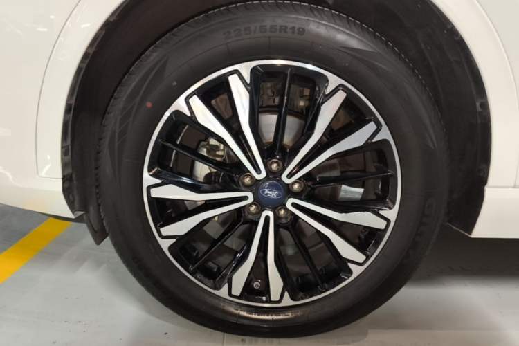 Used Ford Escape 2020 EcoBoost 245 Four-Wheel Drive ST-LINE Deluxe Edition Left Front Wheel Hub