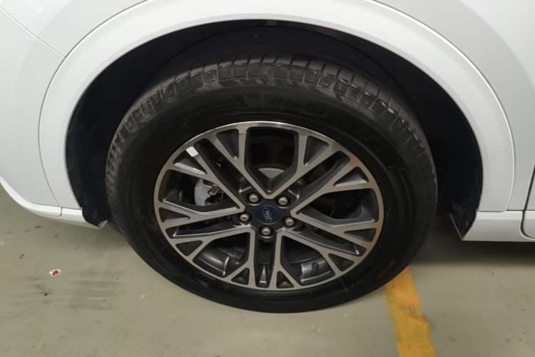 Used Ford Escape 2020 EcoBoost 245 Four-Wheel Drive Luxury Edition Left Front Wheel Hub