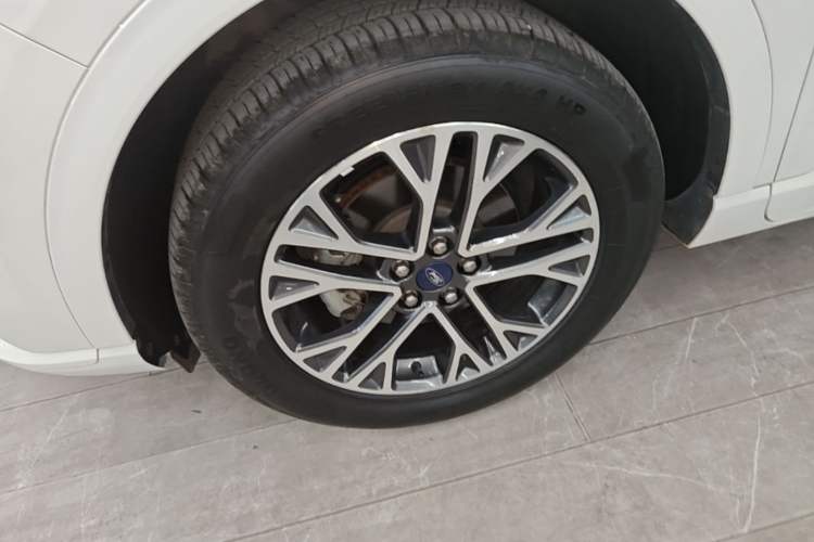 Used Ford Escape 2020 EcoBoost 245 Four-Wheel Drive Luxury Edition Left Front Wheel Hub